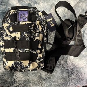 WOLFpak 4L sling buried in ink